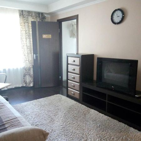 Квартира 2 Комн Рядом И-Т Амосова.Метро Олимпийская 3 Остановки Kiev Extérieur photo