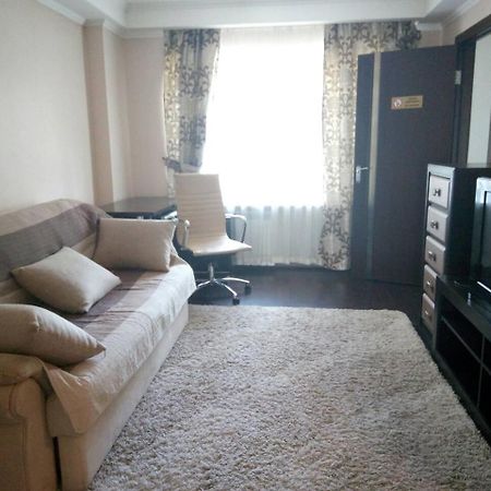 Квартира 2 Комн Рядом И-Т Амосова.Метро Олимпийская 3 Остановки Kiev Extérieur photo